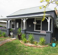 Welcome Stranger Cottage - Food Delivery Shop