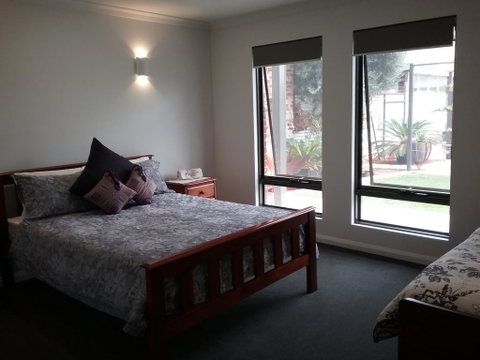 Wentworth Wharf B&B - Food Delivery Shop 1