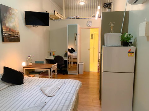 Westside Studio Apartments - Food Delivery Shop 1