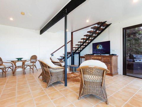 Whale Tales' 78 Lentara Street - FANTASTIC WATER VIEWS OVER FINGAL BEACH - Food Delivery Shop 1