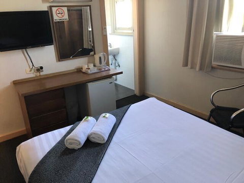 William Farrer Hotel - Food Delivery Shop 2