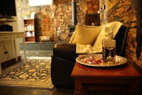 William Hunt's Retreat - Redwood Studio - Food Delivery Shop 1