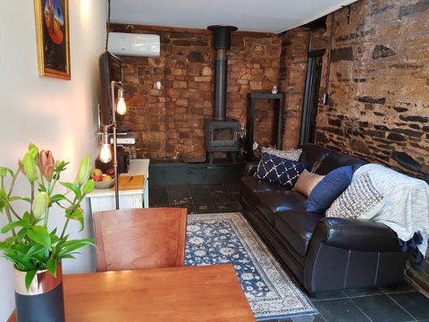 William Hunt's Retreat - Redwood Studio - Food Delivery Shop 0