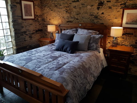 William Hunt's Retreat - Redwood Studio - Food Delivery Shop 2