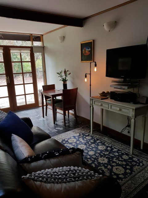 William Hunt's Retreat - Redwood Studio - Food Delivery Shop 3