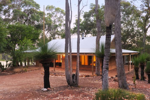 Woodstone Possum Cottage - Food Delivery Shop 0