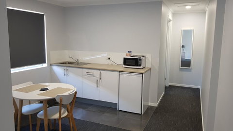 Wynnum Anchor Motel - Food Delivery Shop 3