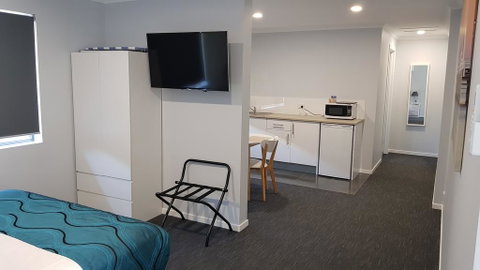 Wynnum Anchor Motel - Food Delivery Shop 1