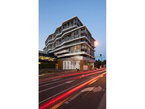Yarra River Luxury 1BD Apartment - Food Delivery Shop 2