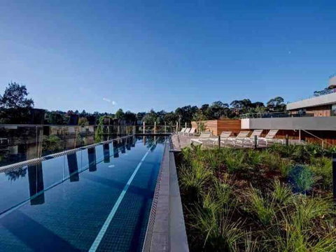 Yarra River Luxury 1BD Apartment - Food Delivery Shop 3