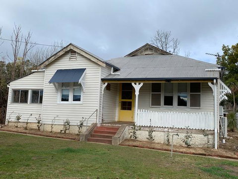 Yellow Door House Adelong - Food Delivery Shop 1