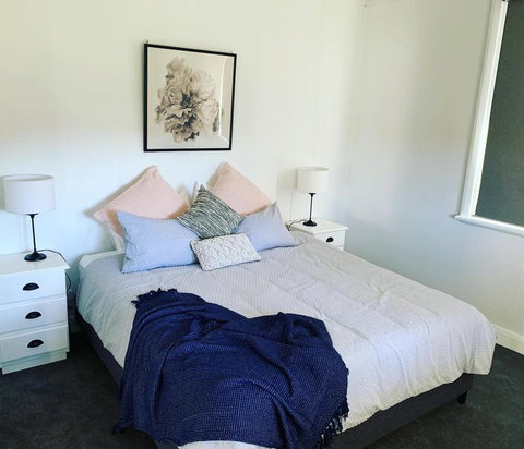 Yellow Door House Adelong - Food Delivery Shop 2