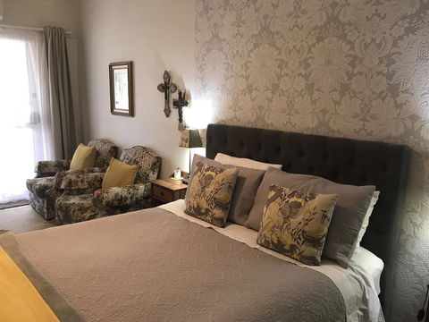 Yellow Gum Bed And Breakfast - Food Delivery Shop 1