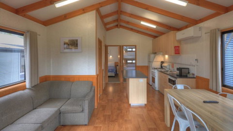 Yea Riverside Caravan Park - Food Delivery Shop 2