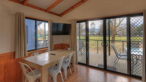 Yea Riverside Caravan Park - Food Delivery Shop 1