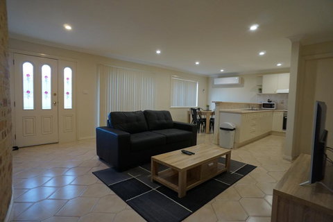 Zig Zag Motel - Food Delivery Shop 1