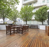 of SouthbankLight filled apartmentHUGE private terrace with city viewsParkingPoolGymWiFi - Food Delivery Shop