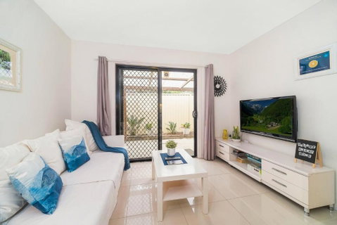 3 Bedrooms Holiday Home Near Sydney Airport - Food Delivery Shop 1