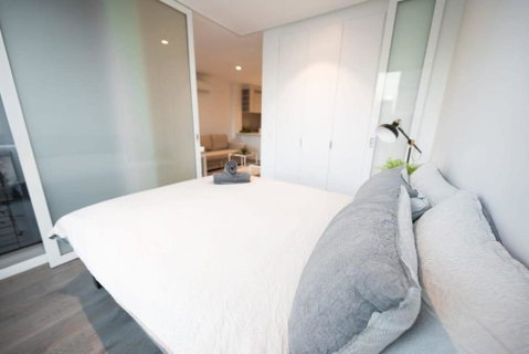 A Chic 2BR CBD Apartment Near Southern Cross - Food Delivery Shop 1
