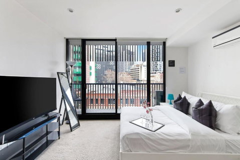 A Chic Studio Only A 4-min Walk To Victoria Market - Food Delivery Shop 2