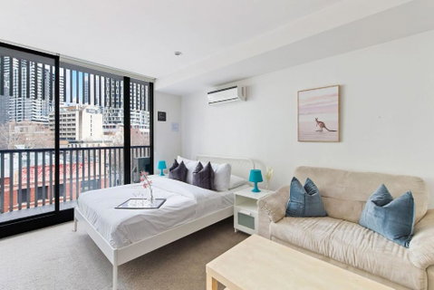 A Chic Studio Only A 4-min Walk To Victoria Market - Food Delivery Shop 3