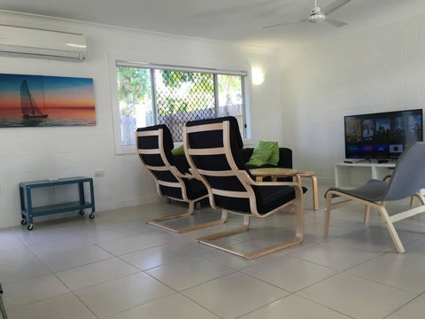 Airy Home - 3 Bedrooms & Office - Food Delivery Shop 1