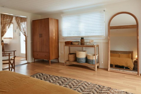 BAY PROPERTIES . The Sailors Bungalow - Food Delivery Shop 4