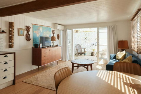 BAY PROPERTIES . The Sailors Bungalow - Food Delivery Shop 0