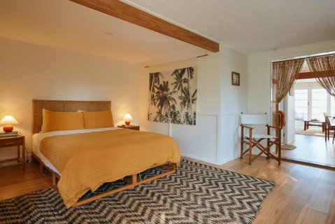 BAY PROPERTIES . The Sailors Bungalow - Food Delivery Shop 1