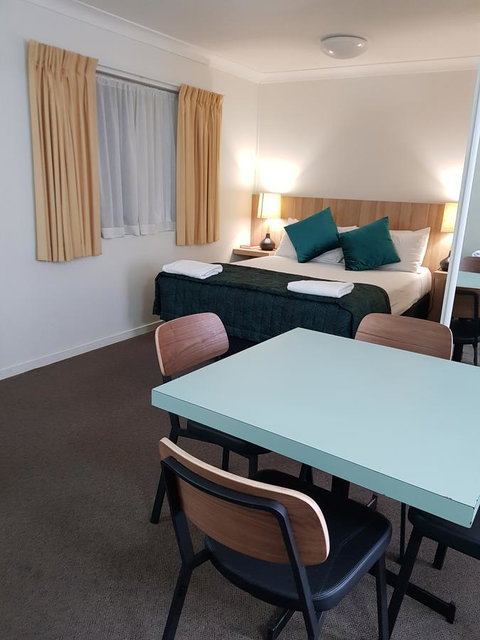 Southport Motel & Apartments - Food Delivery Shop 5