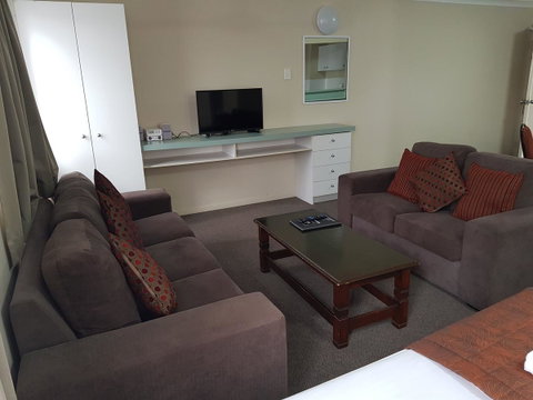 Southport Motel & Apartments - Food Delivery Shop 9