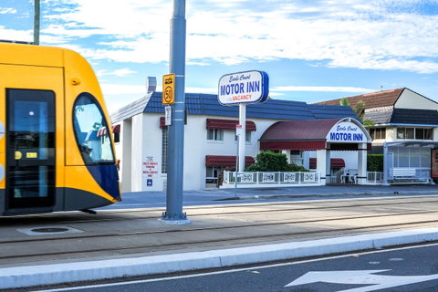 Southport Motel & Apartments - Food Delivery Shop 1