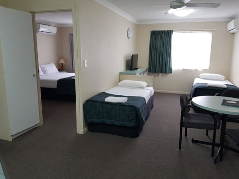 Southport Motel & Apartments - Food Delivery Shop 12