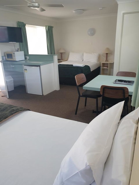 Southport Motel & Apartments - Food Delivery Shop 20