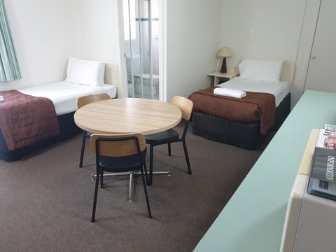 Southport Motel & Apartments - Food Delivery Shop 16