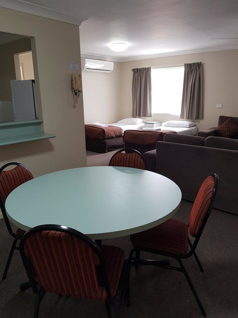 Southport Motel & Apartments - Food Delivery Shop 10