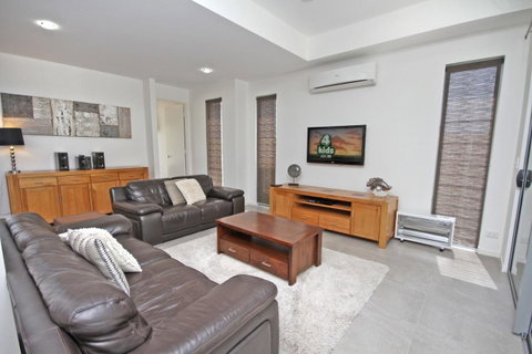48 Boardrider Crescent, Mt Coolum - Pet Friendly, WiFi, Linen Incl. 500 BOND - Food Delivery Shop 4