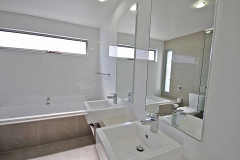 48 Boardrider Crescent, Mt Coolum - Pet Friendly, WiFi, Linen Incl. 500 BOND - Food Delivery Shop 8