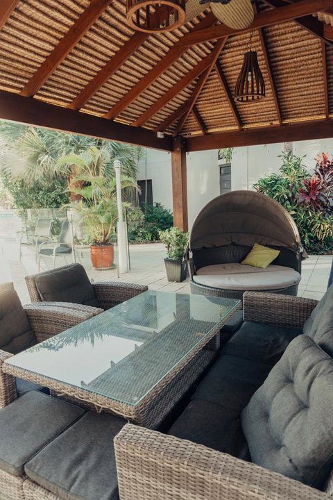 Burleigh Palms Holiday Apartments - Food Delivery Shop 30