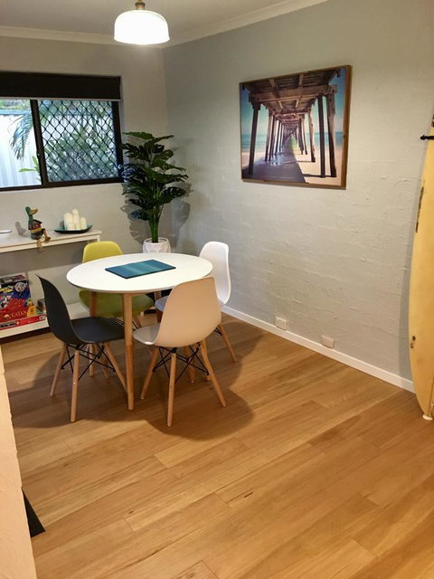 Burleigh Palms Holiday Apartments - Food Delivery Shop 10