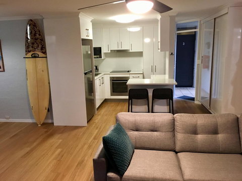 Burleigh Palms Holiday Apartments - Food Delivery Shop 9