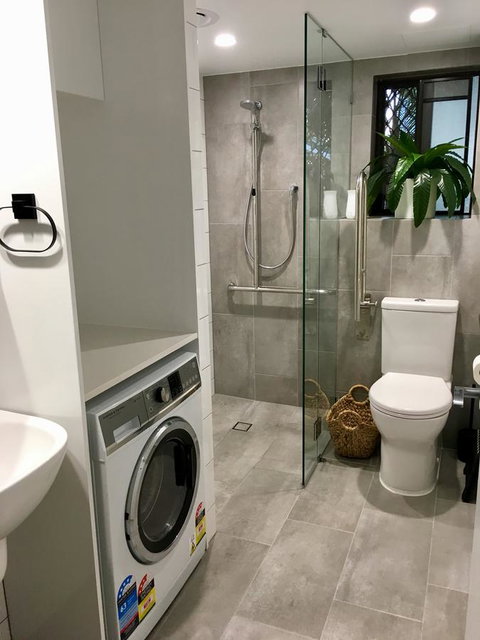 Burleigh Palms Holiday Apartments - Food Delivery Shop 6