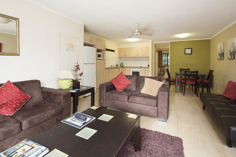 Burleigh Palms Holiday Apartments - Food Delivery Shop 36