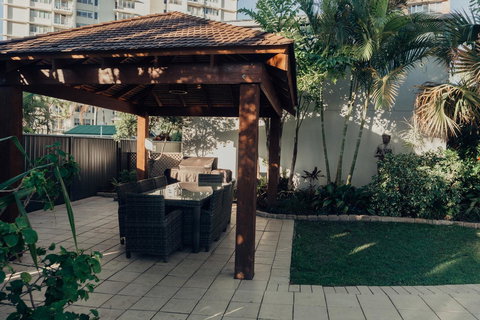 Burleigh Palms Holiday Apartments - Food Delivery Shop 32