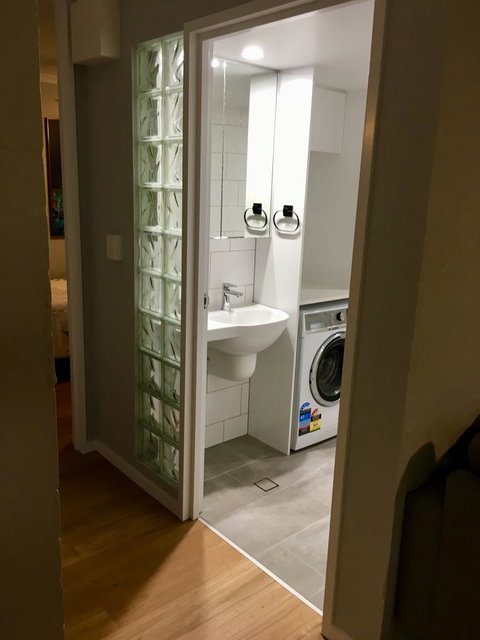 Burleigh Palms Holiday Apartments - Food Delivery Shop 8