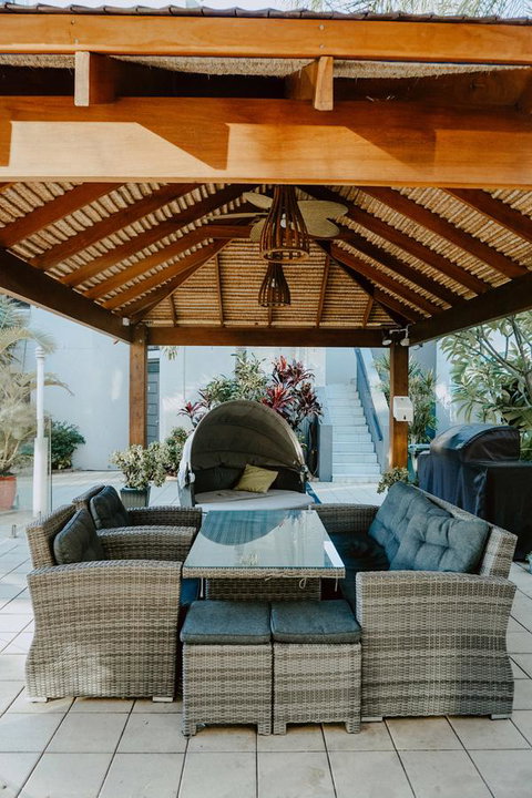 Burleigh Palms Holiday Apartments - Food Delivery Shop 19