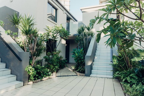 Burleigh Palms Holiday Apartments - Food Delivery Shop 17