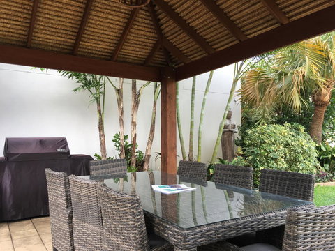 Burleigh Palms Holiday Apartments - Food Delivery Shop 23