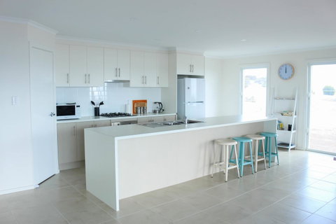 Bayview House - Food Delivery Shop 2