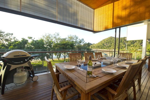 Maggies Beachfront Apartment 12 - Food Delivery Shop 9